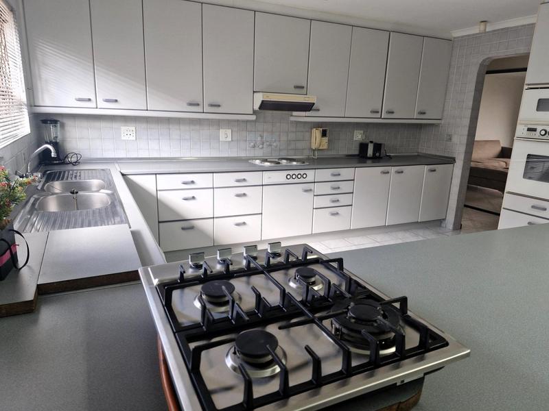 6 Bedroom Property for Sale in Cravenby Western Cape